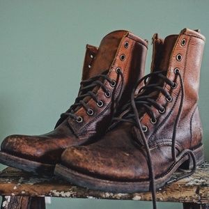 EUC Frye Veronica Combat / Lace Up Boots
